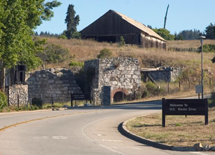 File:UCSC-welcome-sign.png